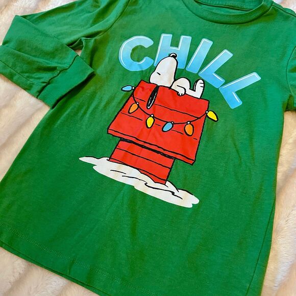 Boy’s Snoopy Christmas Shirt Size 6/7 - Picture 2 of 6